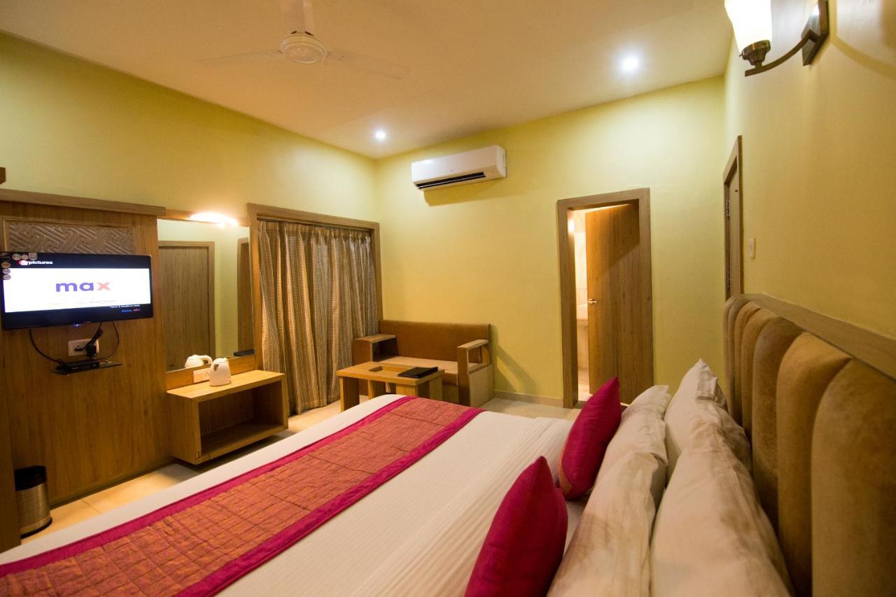 The River Front Resort Sitapur Muafi Exterior photo